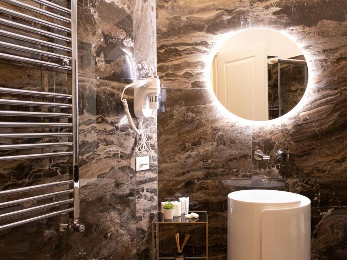 The Best Rent - Elegant Five-Bedrooms Apartment Near Colosseo Rome Buitenkant foto