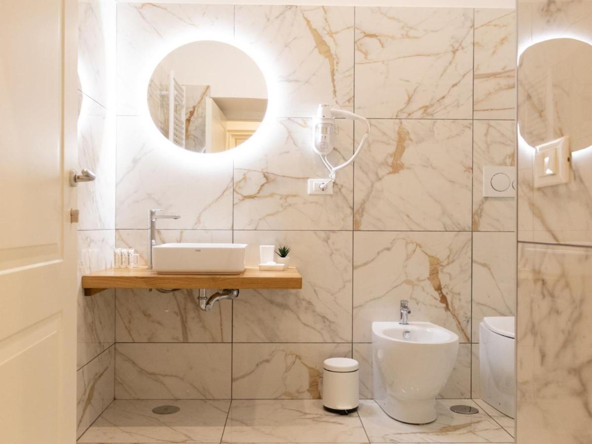 The Best Rent - Elegant Five-Bedrooms Apartment Near Colosseo Rome Buitenkant foto