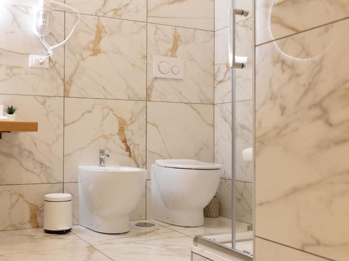 The Best Rent - Elegant Five-Bedrooms Apartment Near Colosseo Rome Buitenkant foto