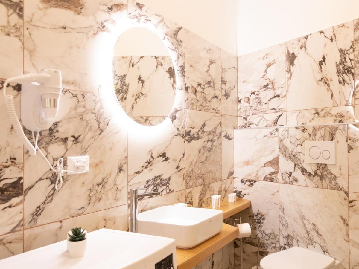 The Best Rent - Elegant Five-Bedrooms Apartment Near Colosseo Rome Buitenkant foto