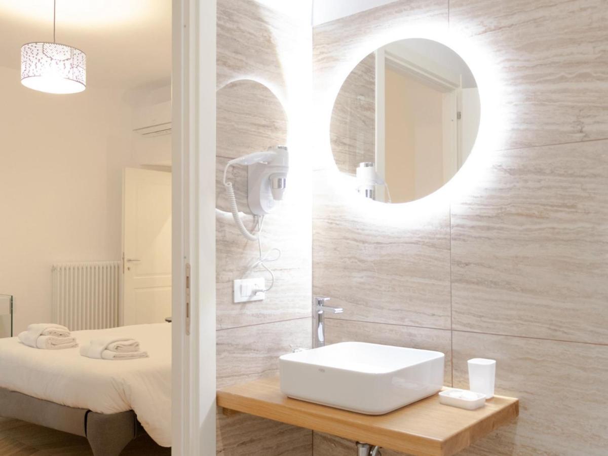 The Best Rent - Elegant Five-Bedrooms Apartment Near Colosseo Rome Buitenkant foto