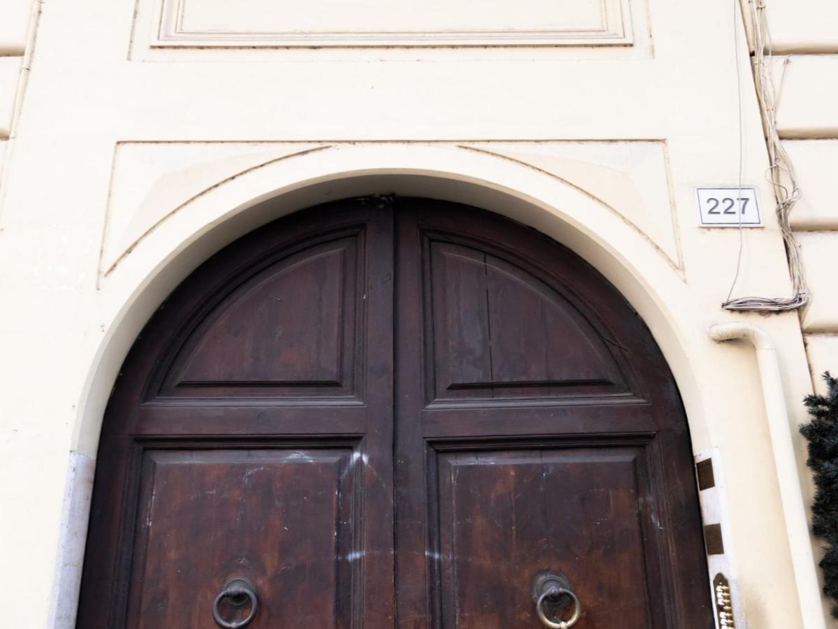 The Best Rent - Elegant Five-Bedrooms Apartment Near Colosseo Rome Buitenkant foto